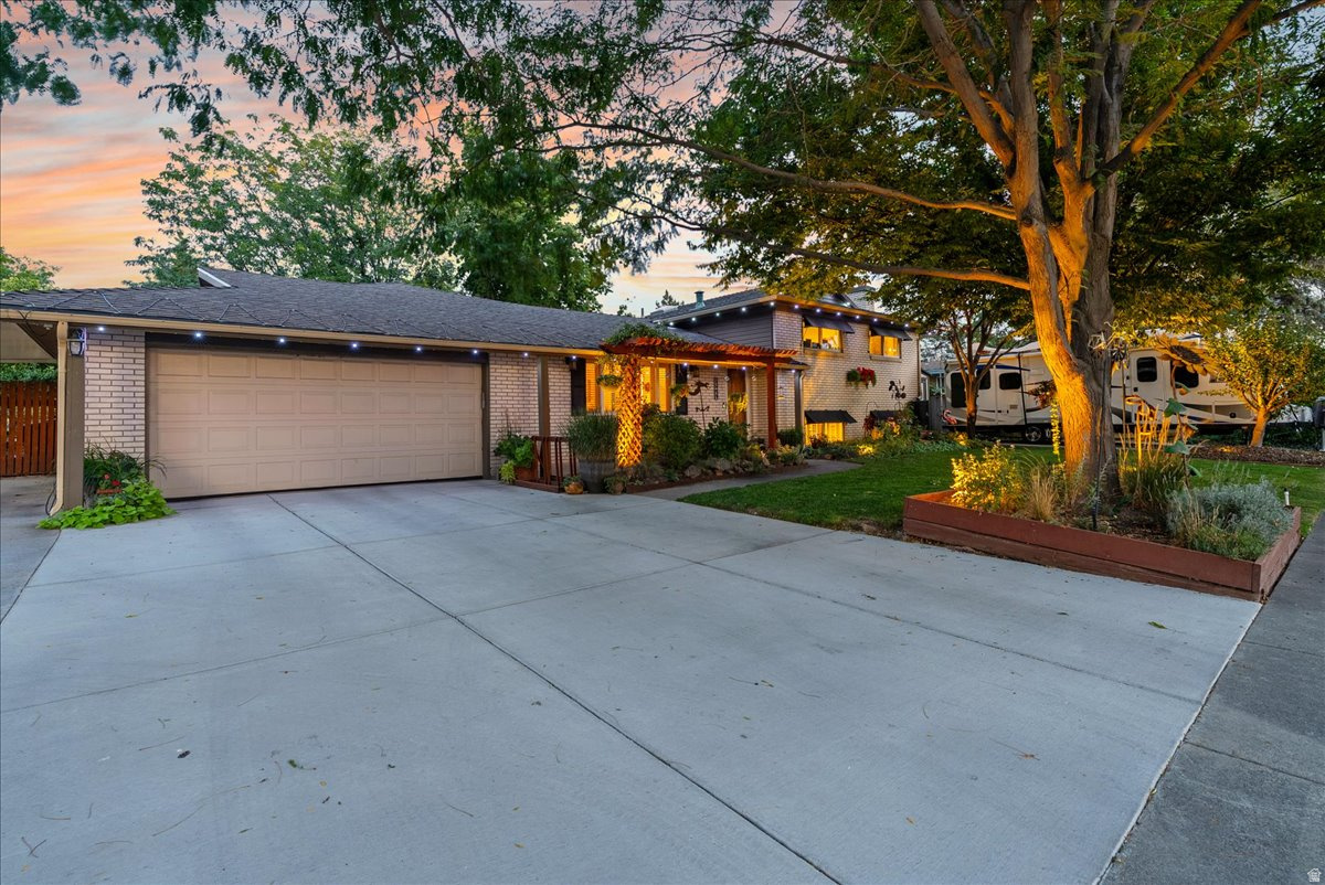 HOMESTEAD COURT - Residential