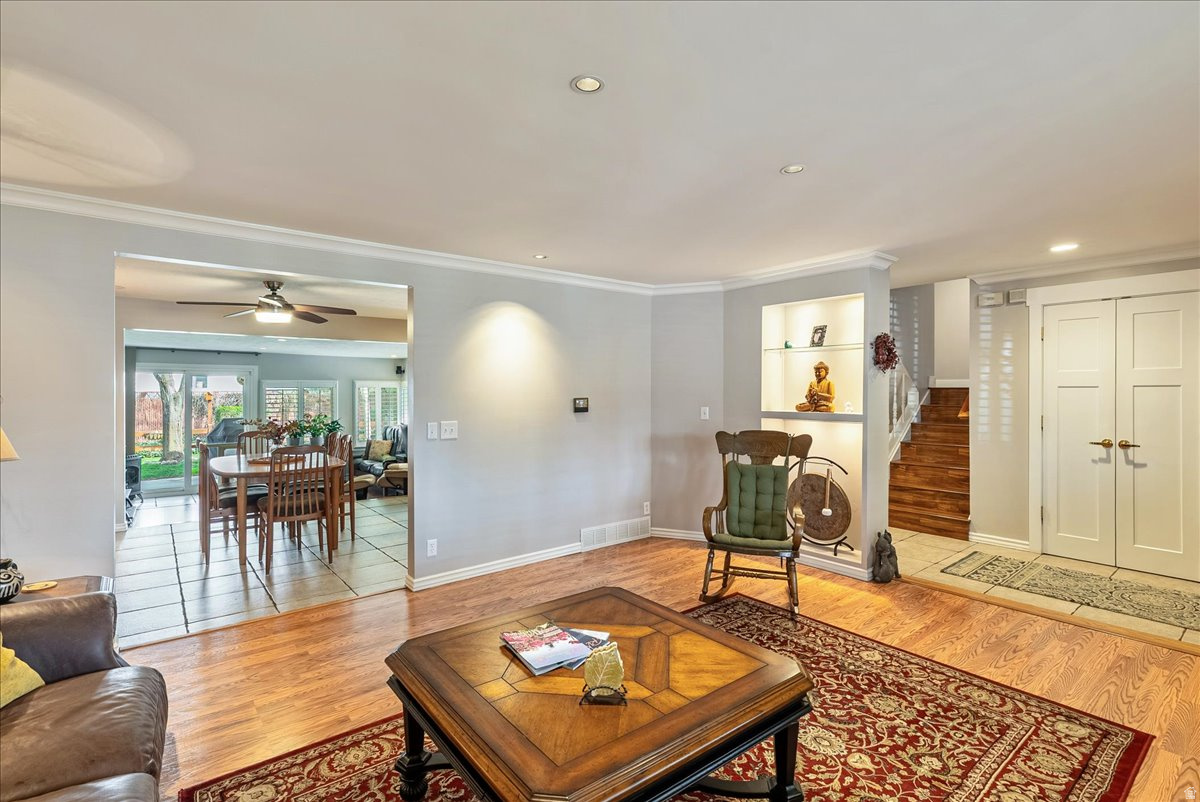 HOMESTEAD COURT - Residential