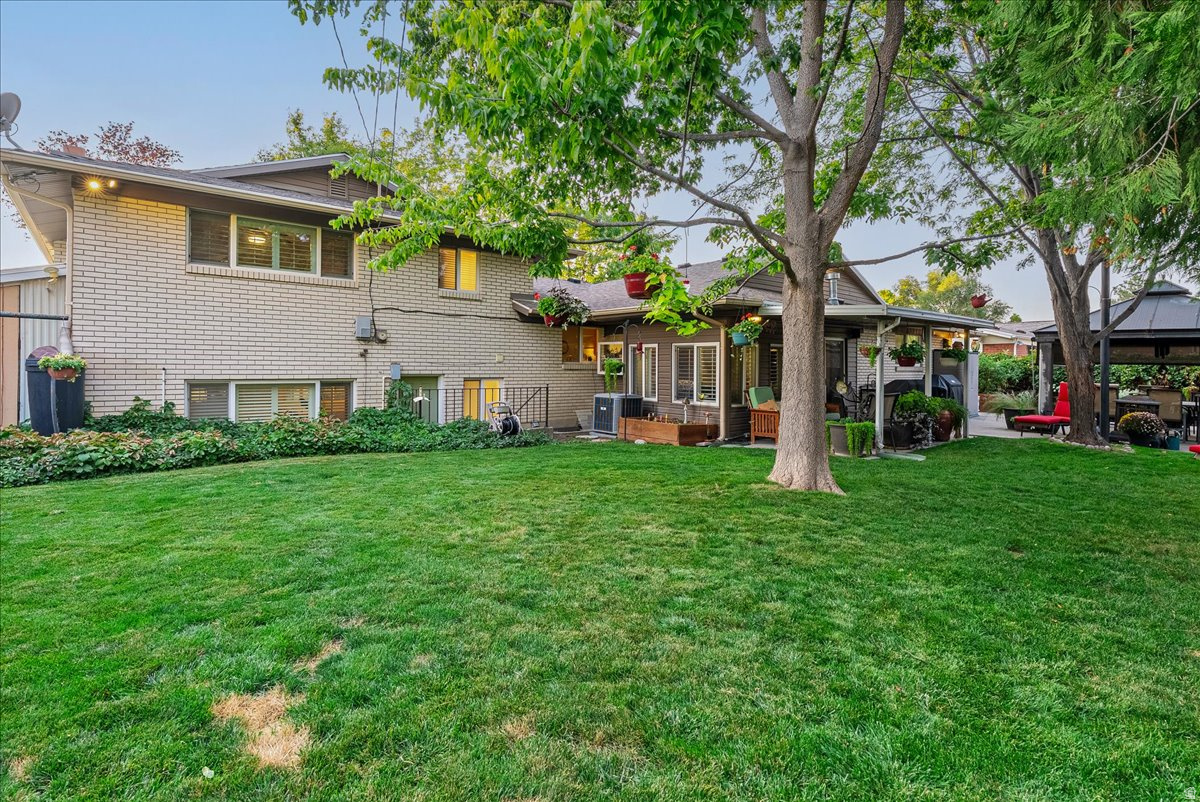 HOMESTEAD COURT - Residential