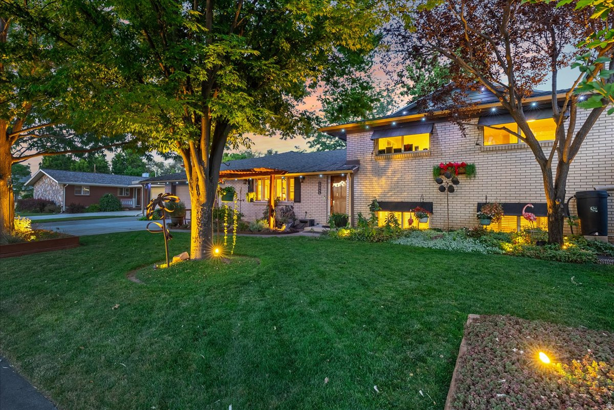 HOMESTEAD COURT - Residential