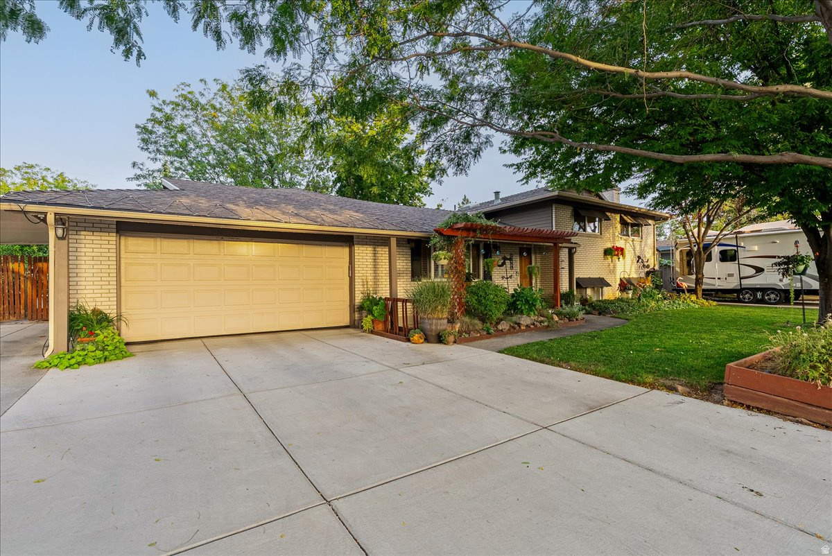 HOMESTEAD COURT - Residential