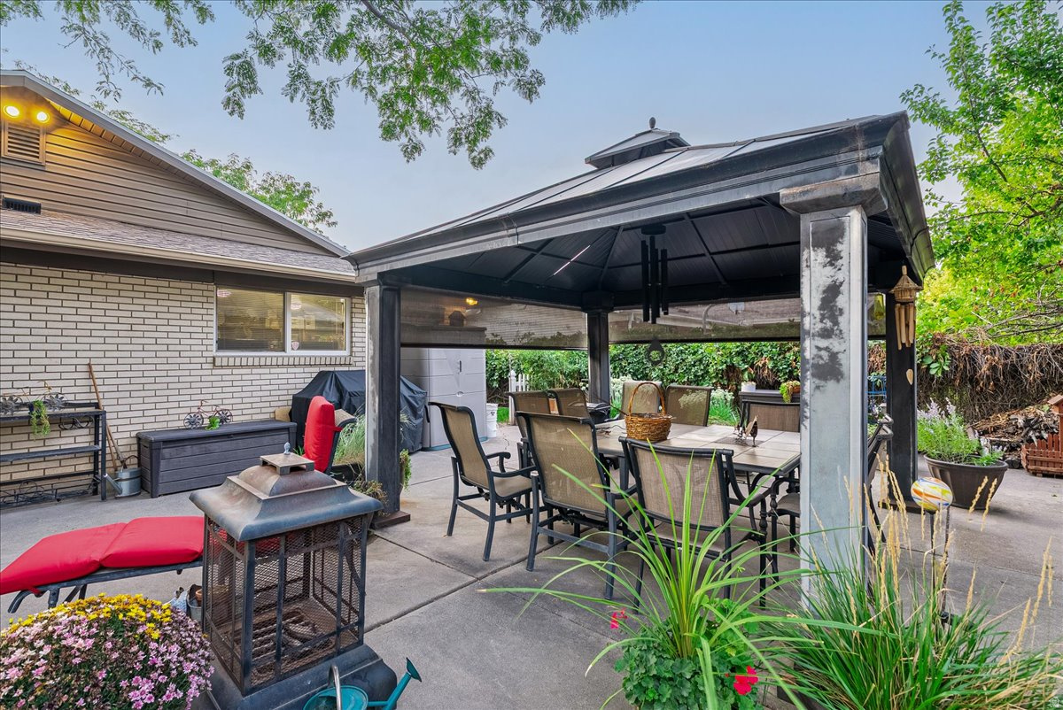 HOMESTEAD COURT - Residential