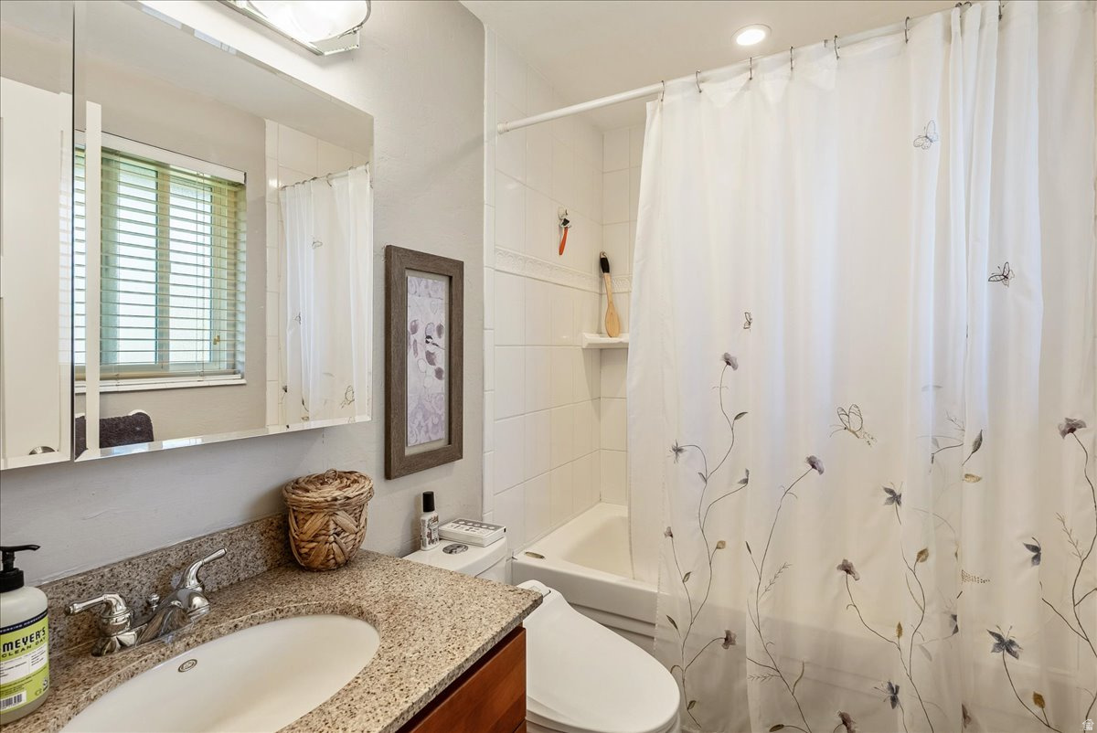 HOMESTEAD COURT - Residential