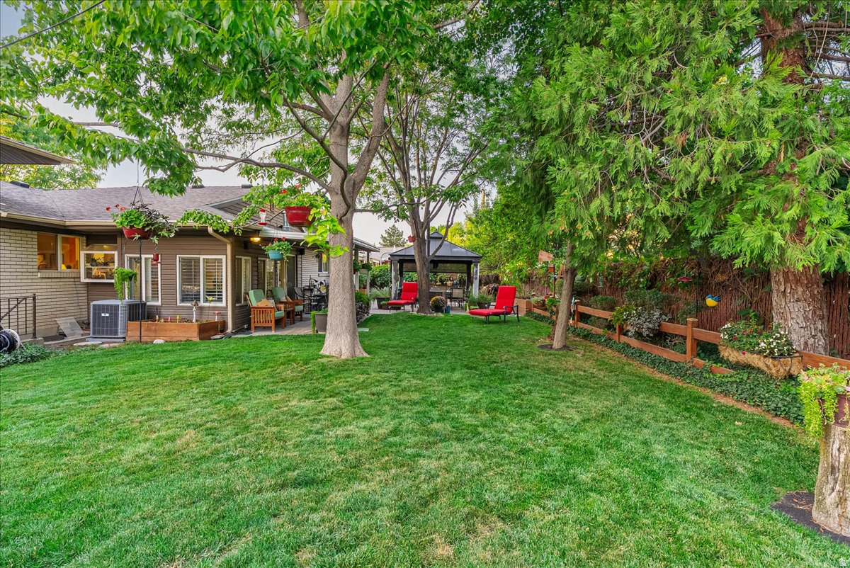 HOMESTEAD COURT - Residential