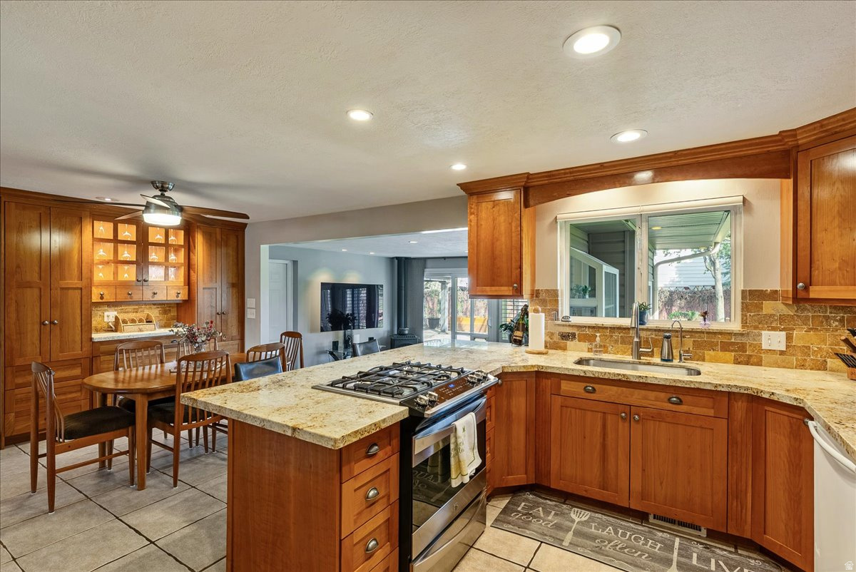 HOMESTEAD COURT - Residential