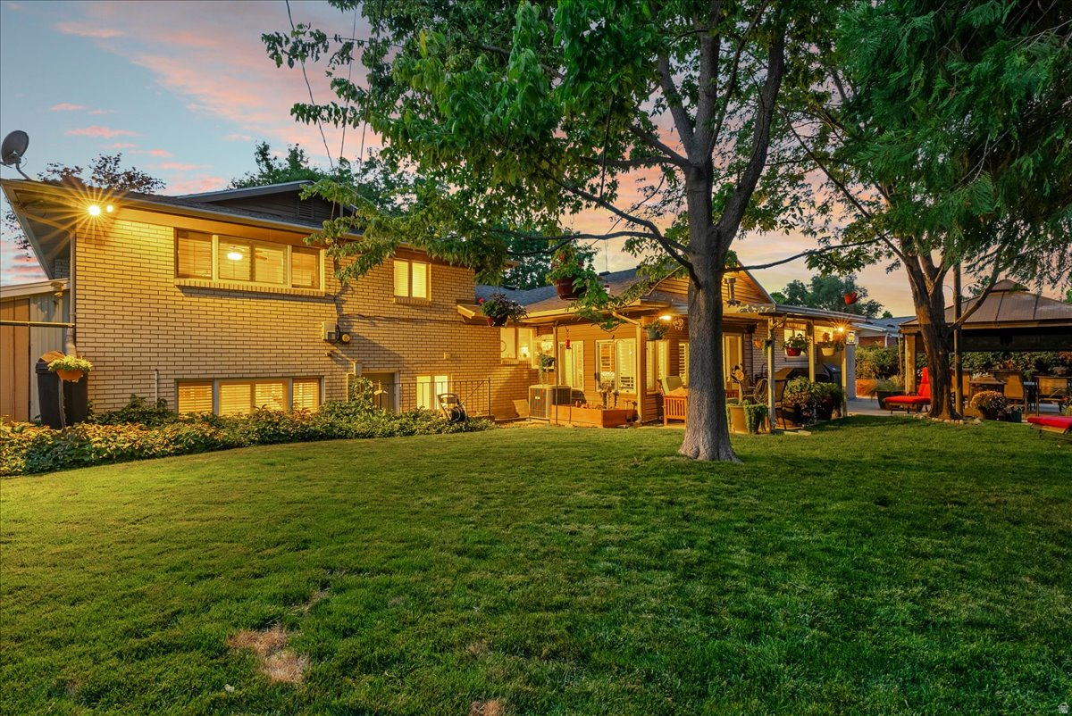 HOMESTEAD COURT - Residential