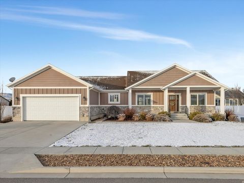 Photo of 633 E 180 N, Tremonton, UT 84337 (MLS # 2129946)
