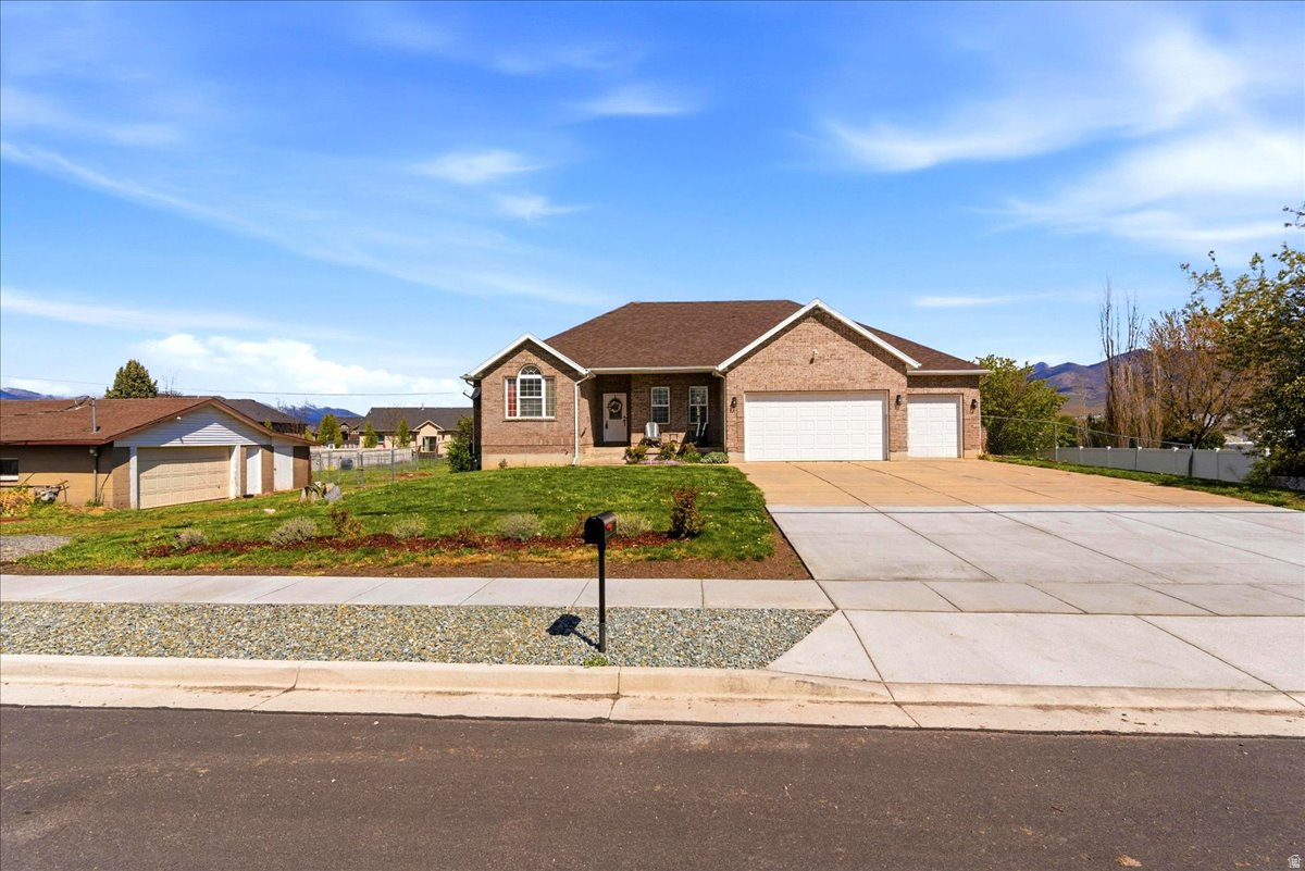 MOUNTAIN SHADOWS - Residential