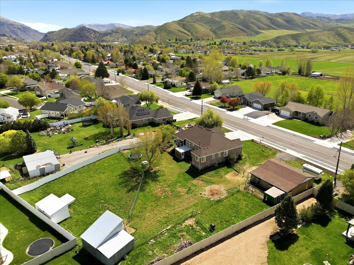 MOUNTAIN SHADOWS - Residential