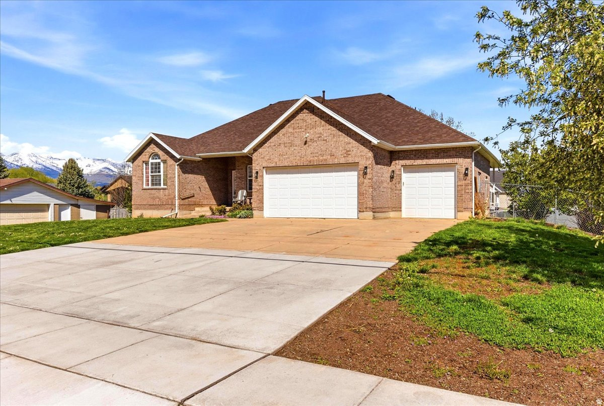 MOUNTAIN SHADOWS - Residential