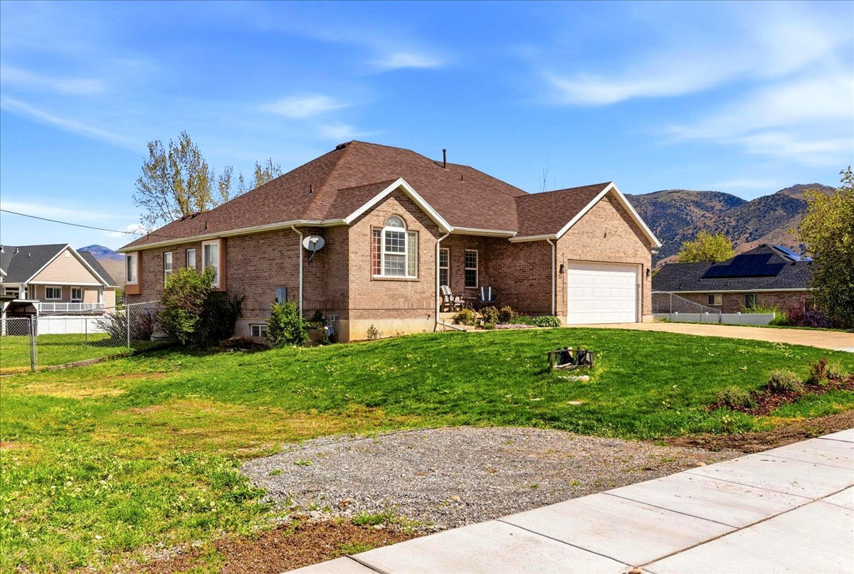 MOUNTAIN SHADOWS - Residential