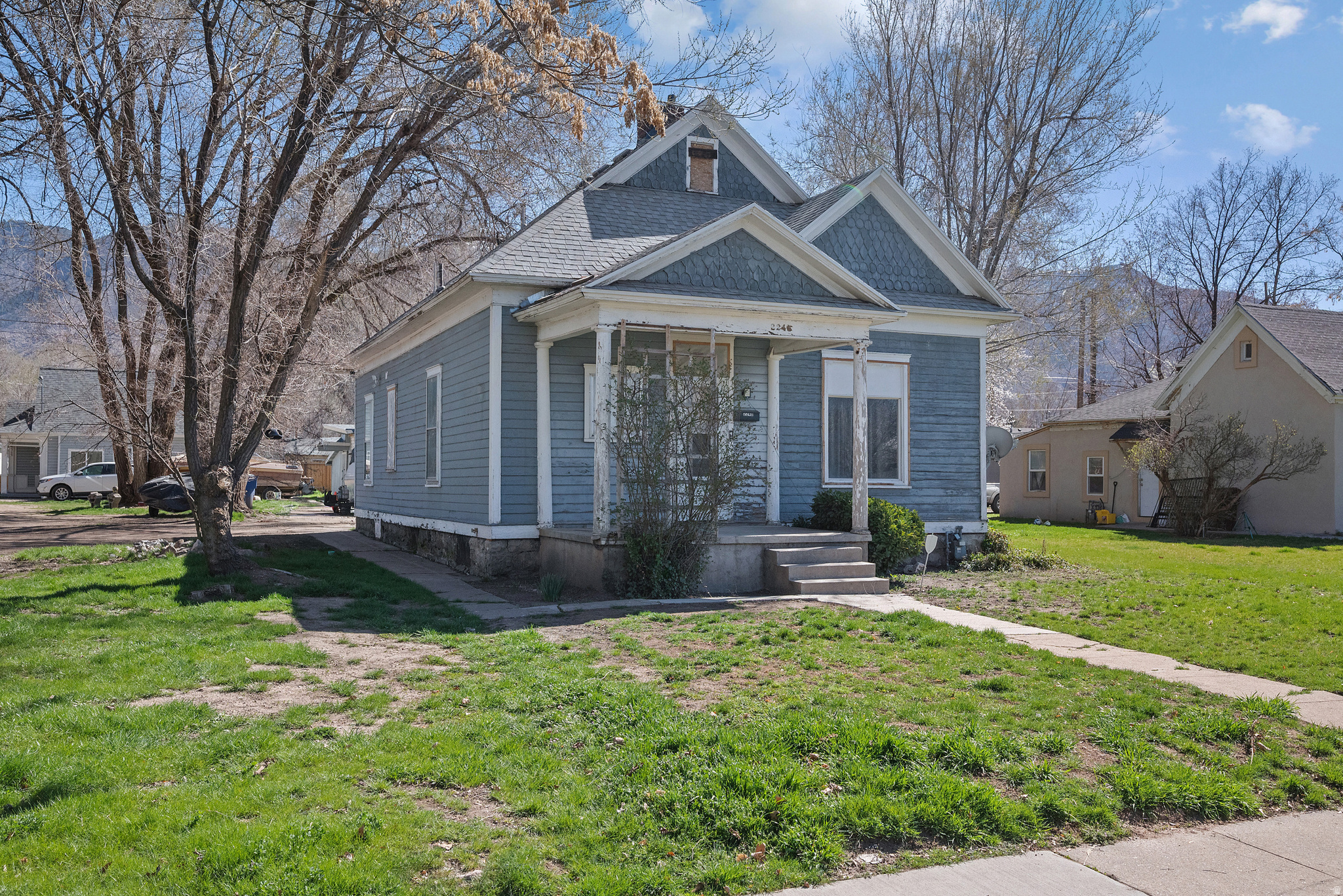 Main image without alt text