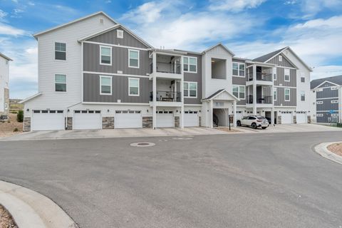 Photo of 972 W SPIDER GREEN WAY N #303, Saratoga Springs, UT 84045 (MLS # 2158878)