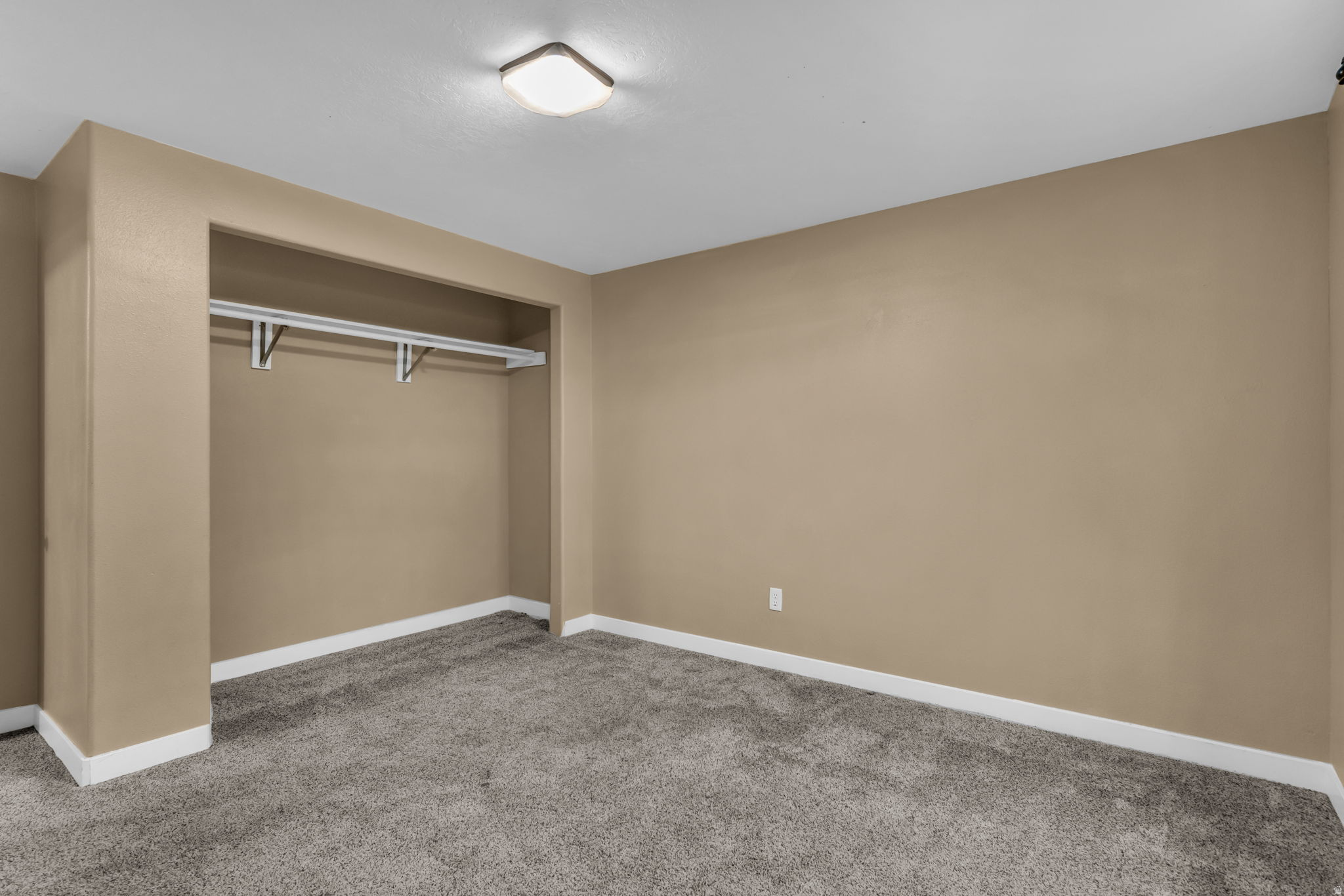 ALPINE COUNTRY CLUB - Residential