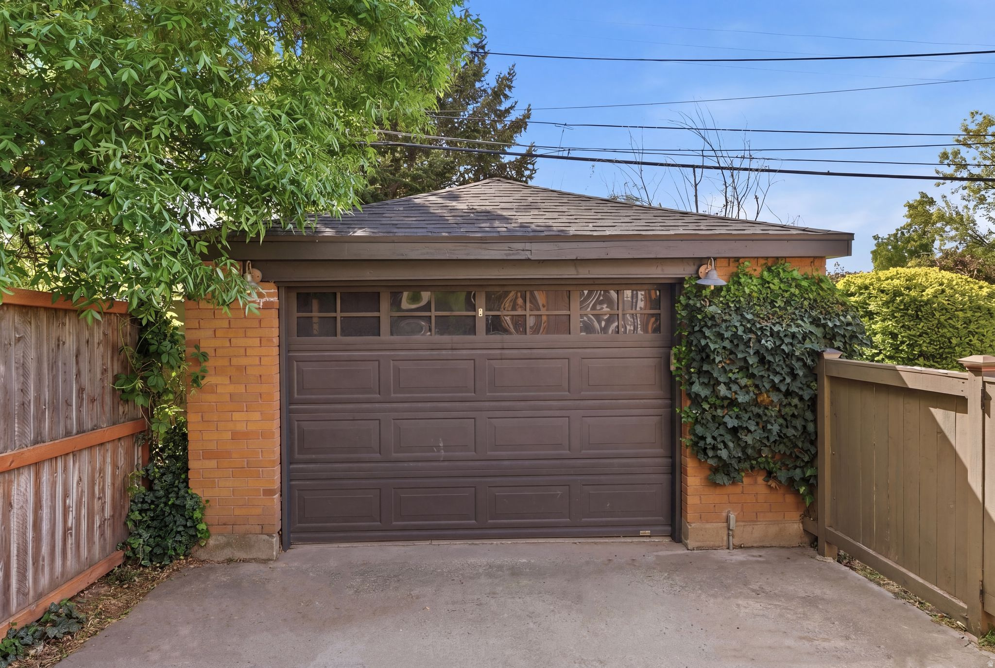 COUNTRY CLUB HEIGHTS - Residential