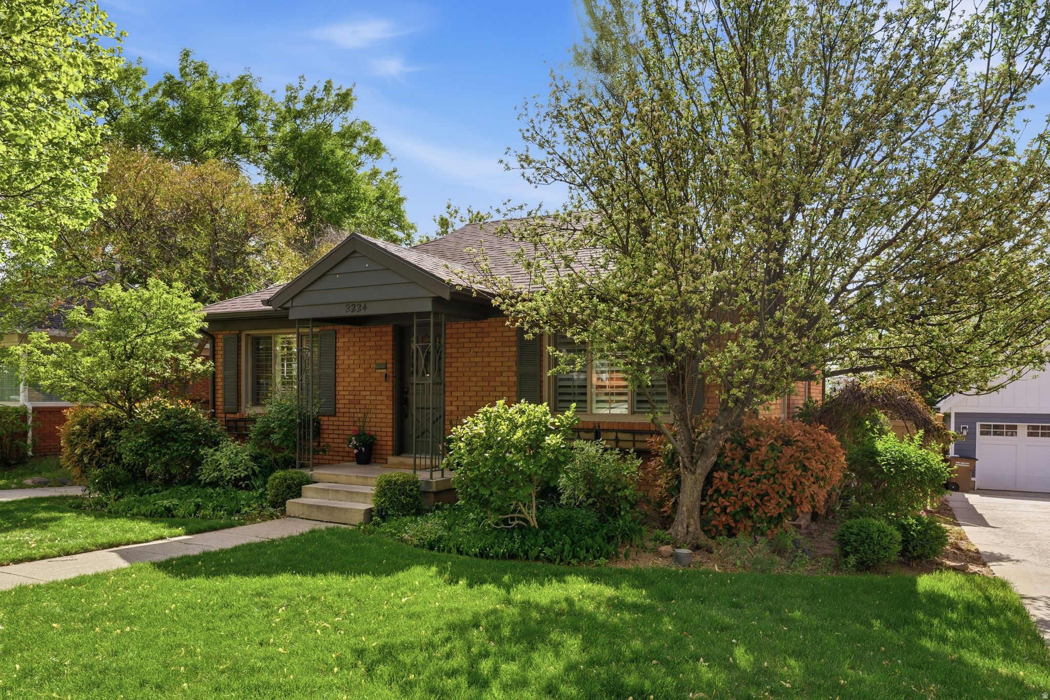 COUNTRY CLUB HEIGHTS - Residential