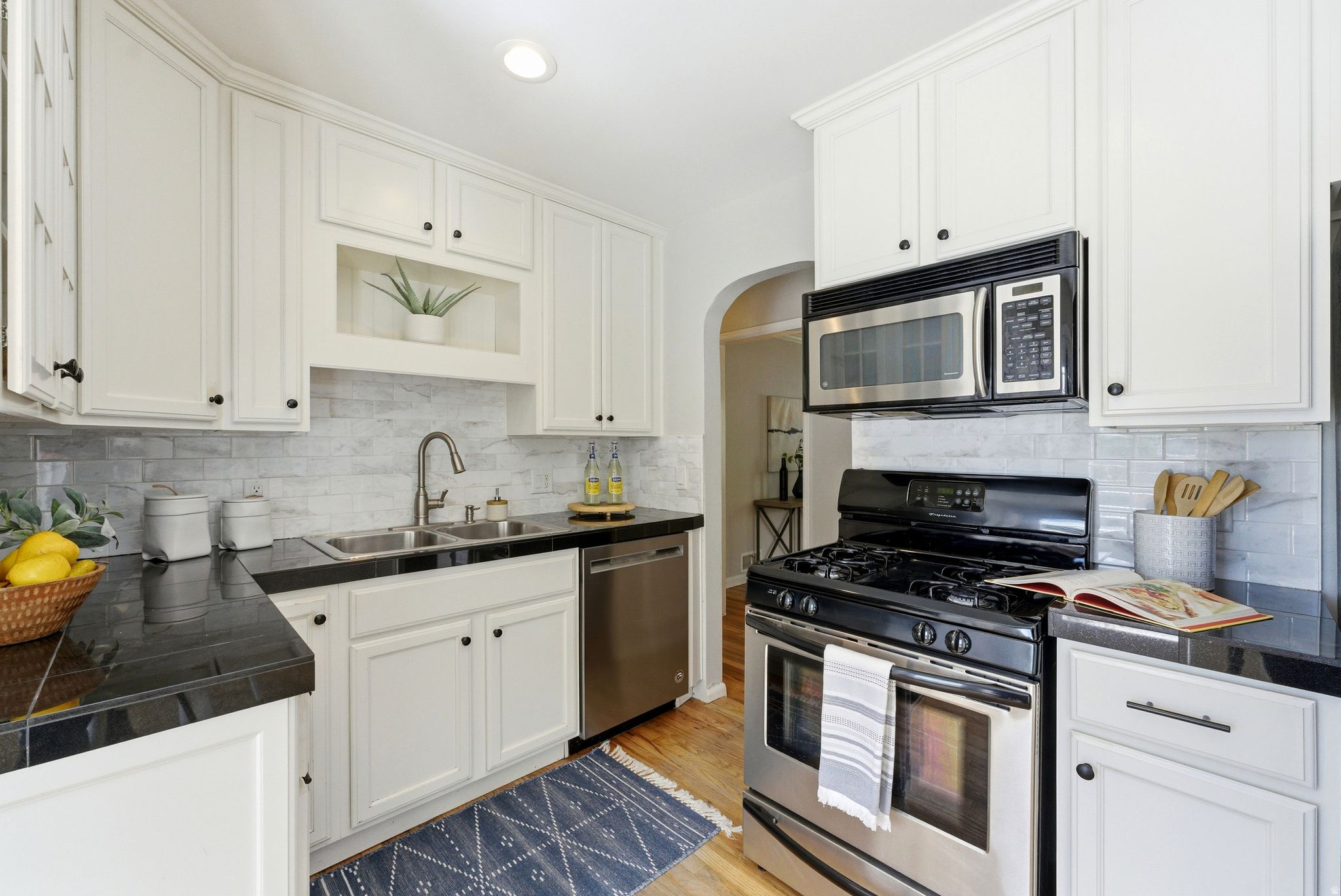 COUNTRY CLUB HEIGHTS - Residential