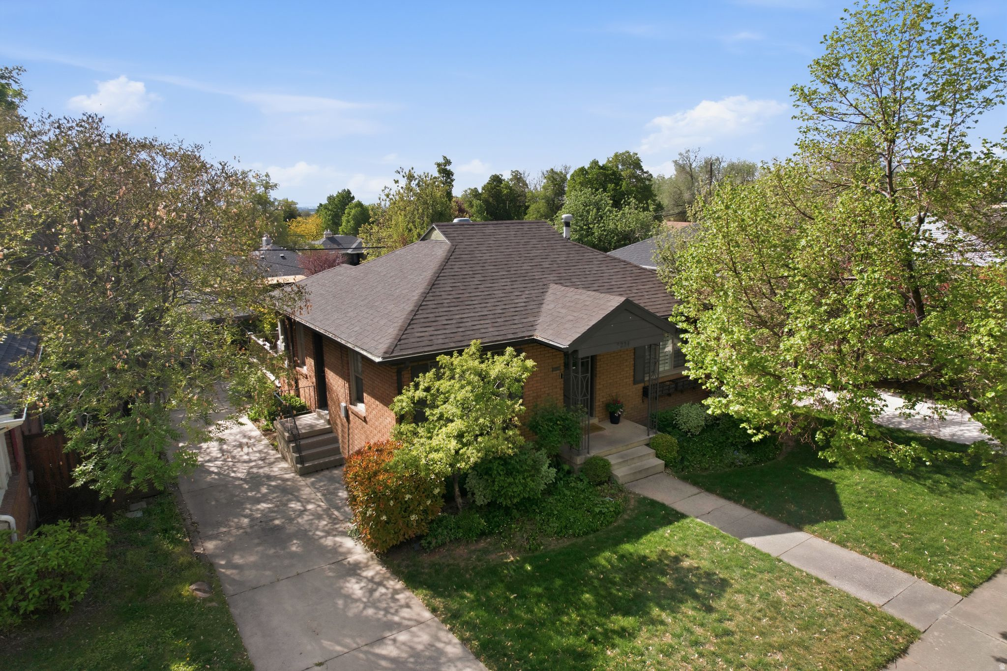 COUNTRY CLUB HEIGHTS - Residential