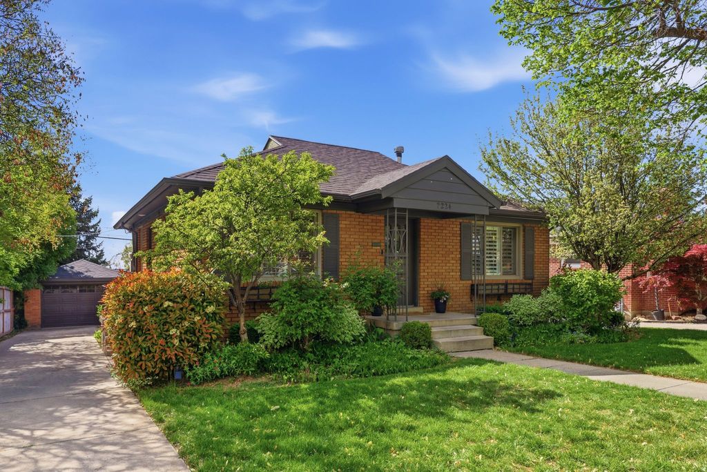 Photo of 2224 S TEXAS ST, Salt Lake City, UT 84109 (MLS # 2152866)