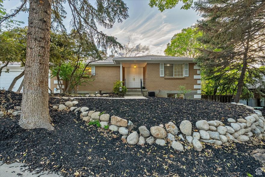 This coveted Cottonwood Heights address grants you unmatched access to Little Cottonwood Canyon, a sanctuary for invigorating hiking and biking adventures and the