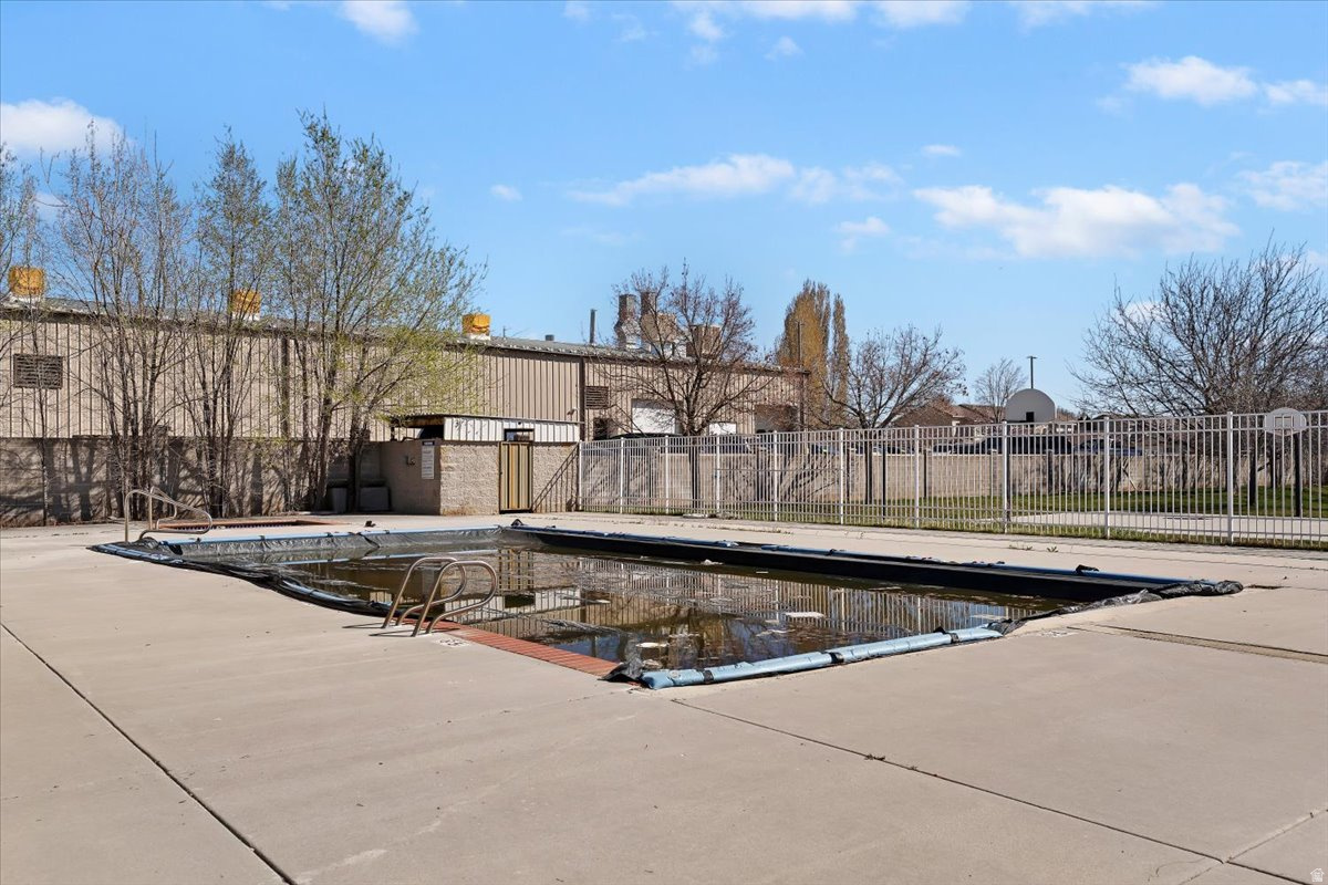 MEADOW CONDOS - Residential