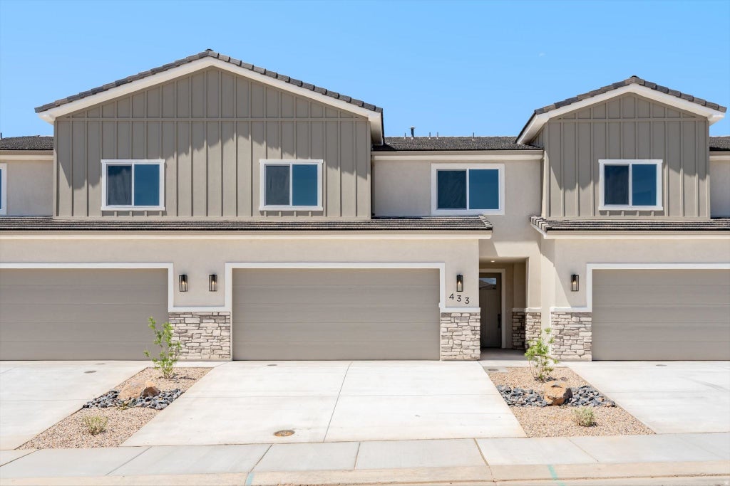Photo of 433 N 530 W, Hurricane, UT 84737 (MLS # 2180831)