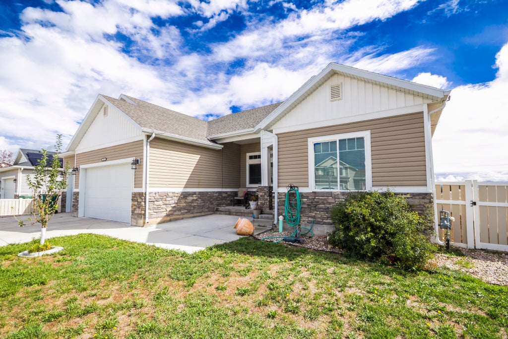 Photo of 933 S 250 W, Vernal, UT 84078 (MLS # 2186481)