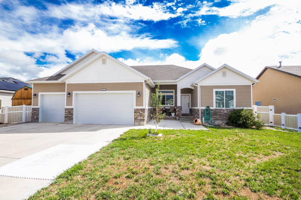 Photo of 933 S 250 W, Vernal, UT 84078 (MLS # 2186481)