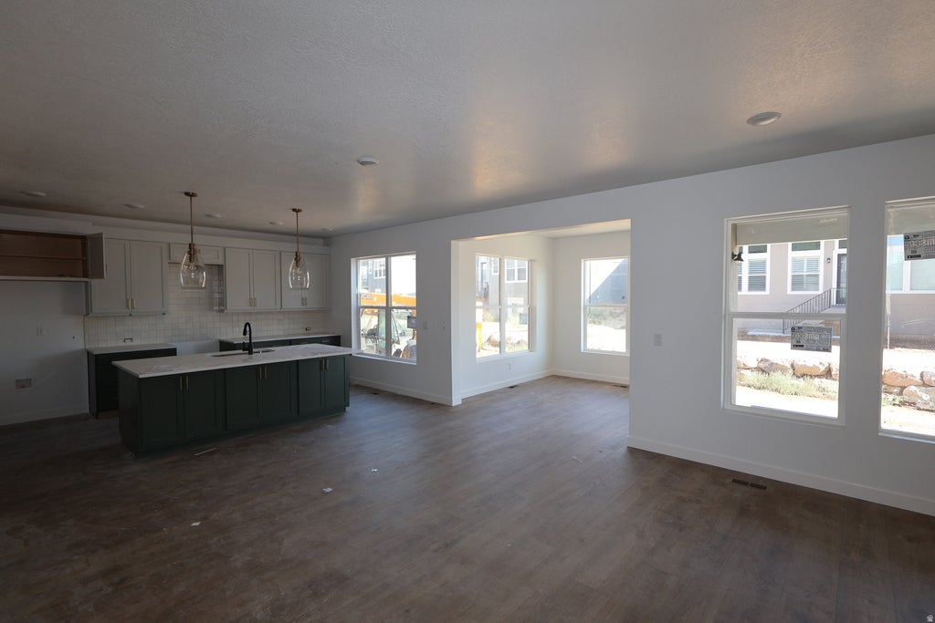 Photo of 1280 E AMARYLLIS WAY, Layton, UT 84040 (MLS # 2183557)