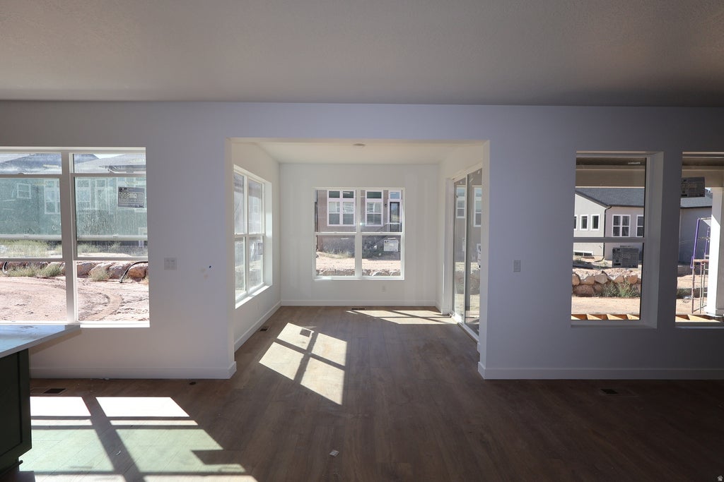 Photo of 1280 E AMARYLLIS WAY, Layton, UT 84040 (MLS # 2183557)