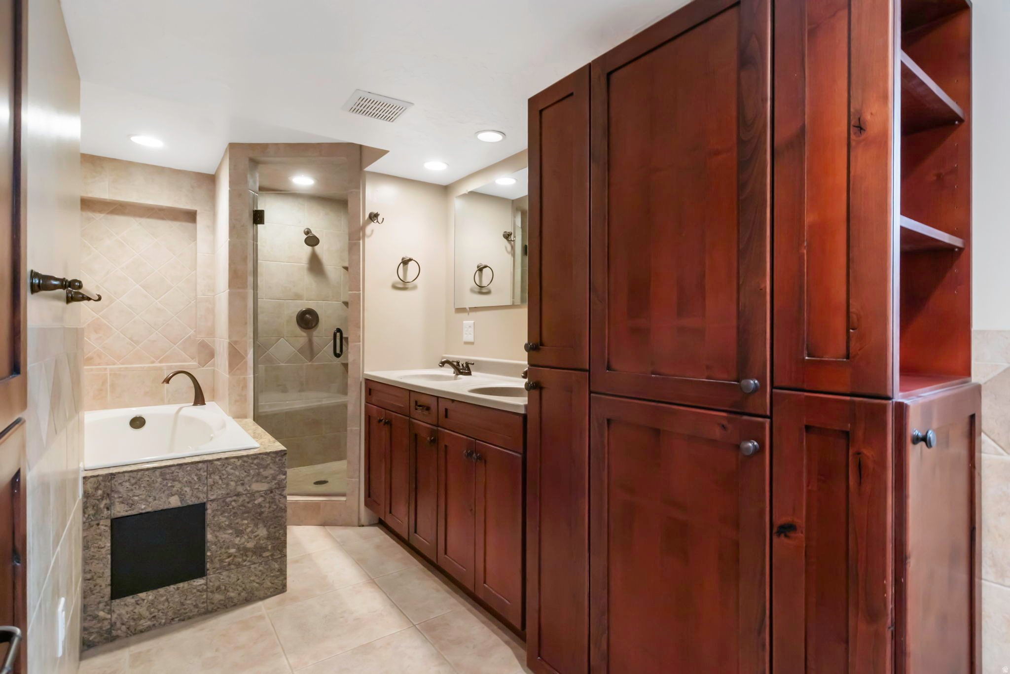 ALTA HILLS - Residential