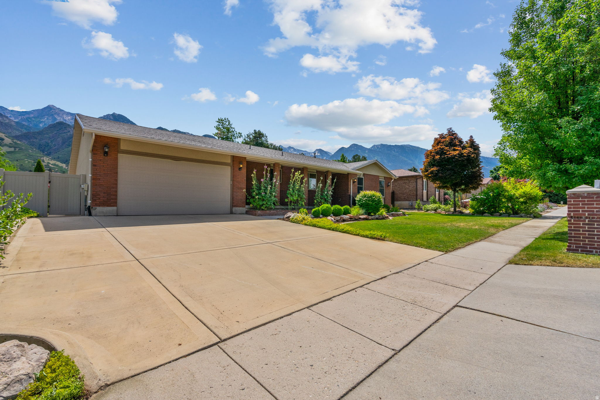 ALTA HILLS - Residential