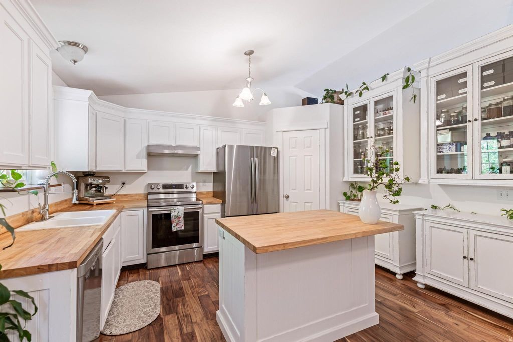 Photo of 814 MOUNTAIN RD, Logan, UT 84321 (MLS # 2155526)