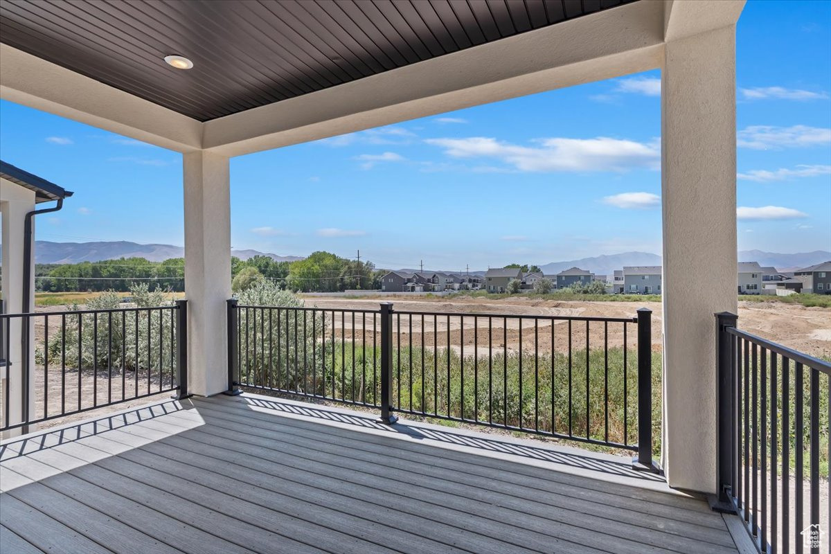 NORTH LAKE MEADOWS - Residential