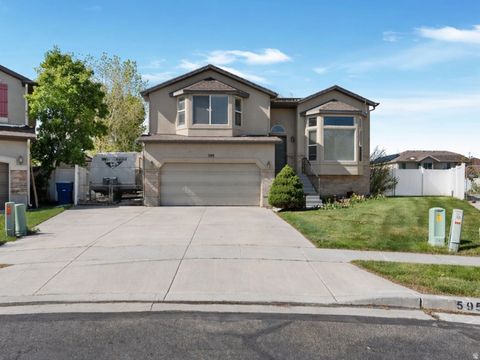 Photo of 595 N BANBURY CIR W, North Salt Lake, UT 84054 (MLS # 2152273)