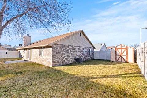 Tiny photo for 904 E 5650 S, South Ogden, UT 84405 (MLS # 2134755)