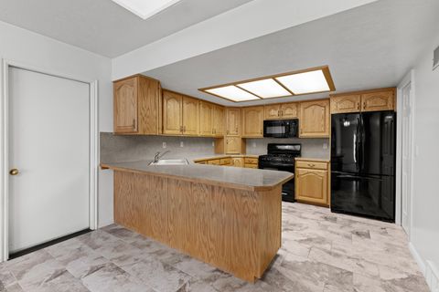 Tiny photo for 904 E 5650 S, South Ogden, UT 84405 (MLS # 2134755)