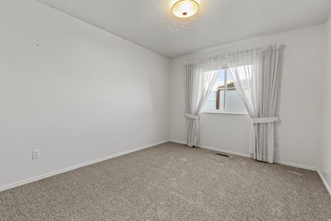 Tiny photo for 904 E 5650 S, South Ogden, UT 84405 (MLS # 2134755)