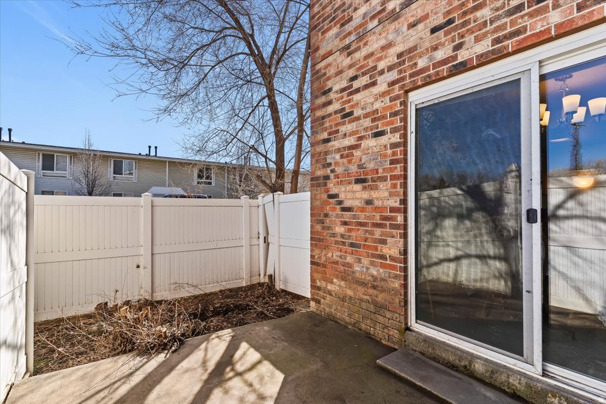 COLONIAL GARDENS - Residential