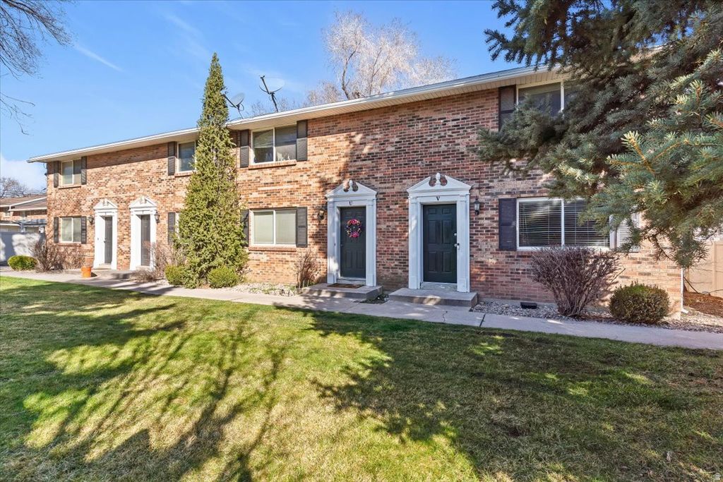 Photo of 1198 W 4400 S #V, Riverdale, UT 84405 (MLS # 2141162)