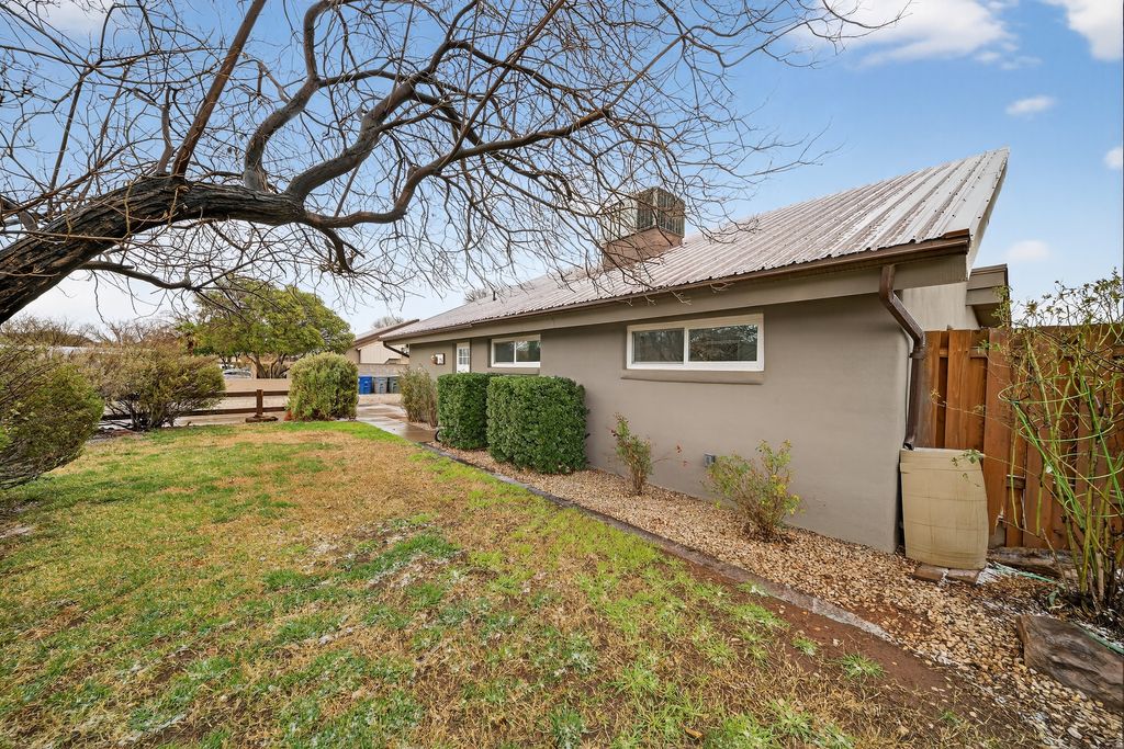 Photo of 256 E 580 S, Ivins, UT 84738 (MLS # 2139036)