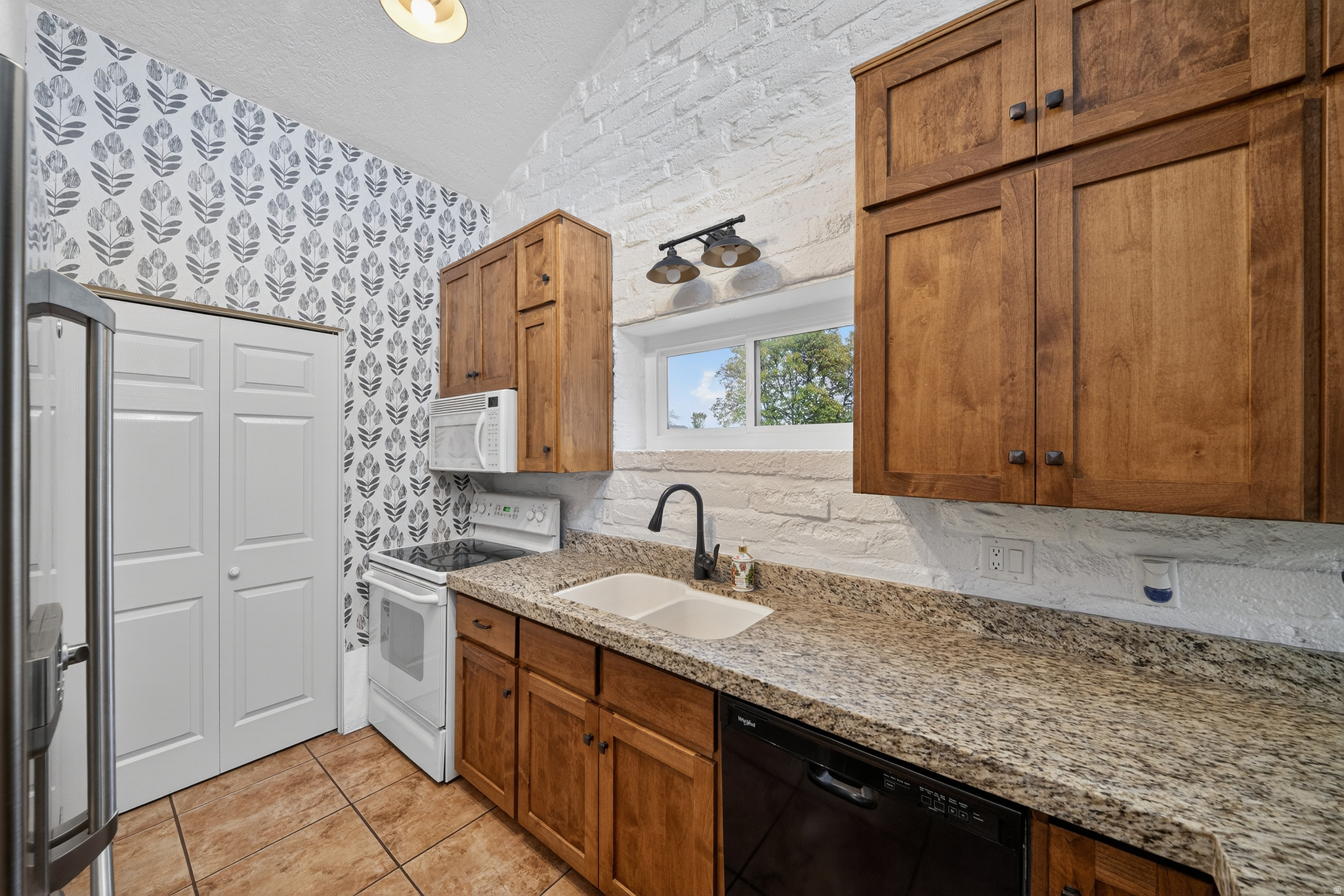 SUNSET EST B - Residential