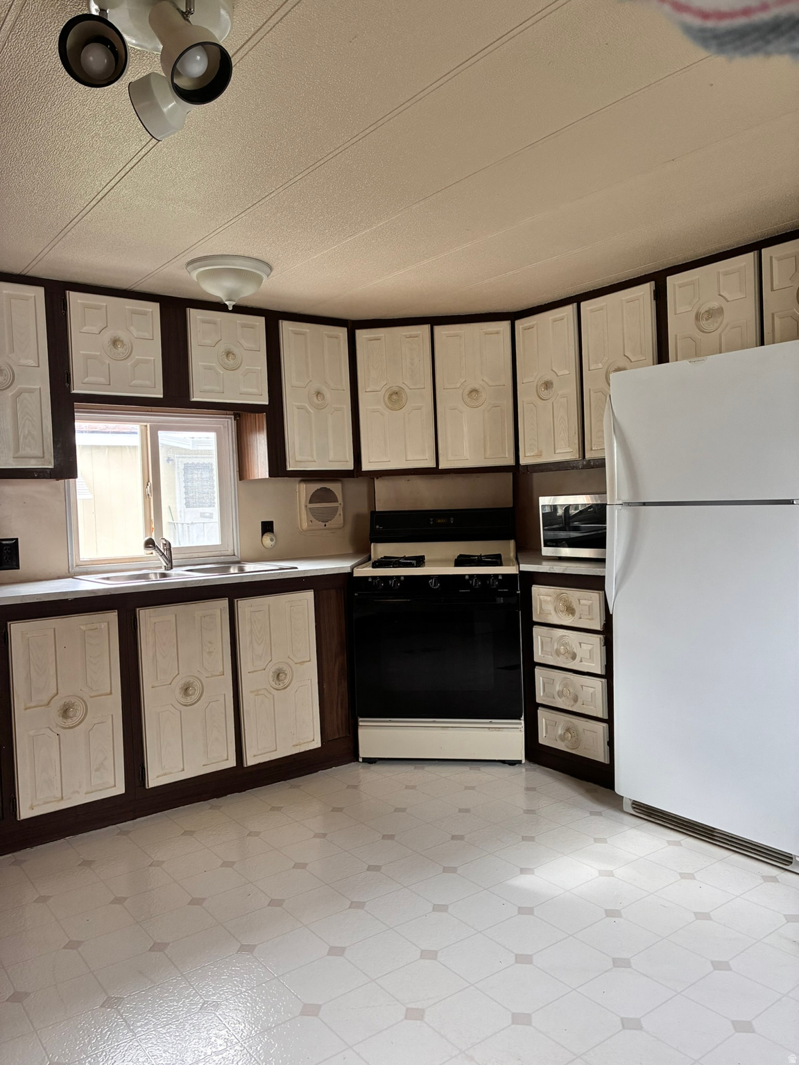 WINCHESTER ESTATES - Residential