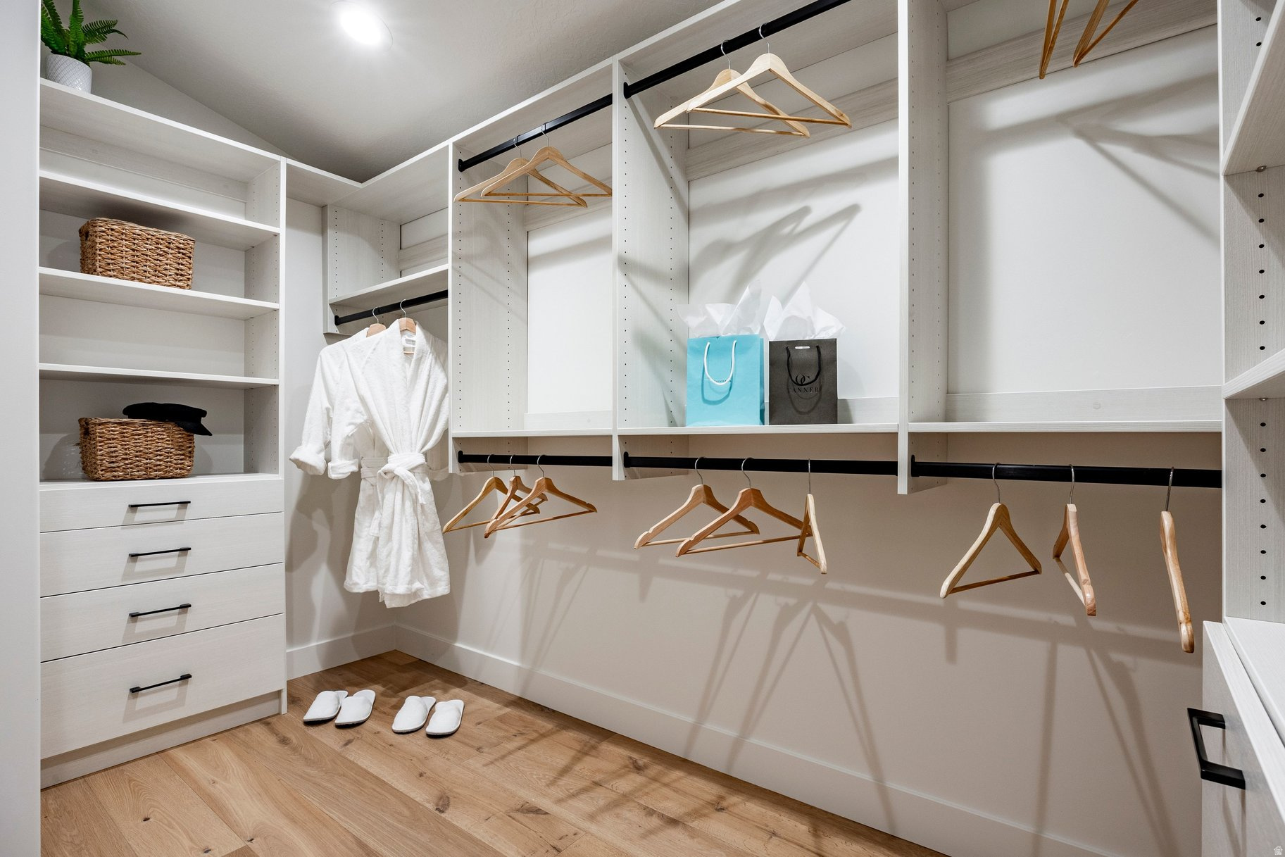 DISCOVERY RIDGE - Residential