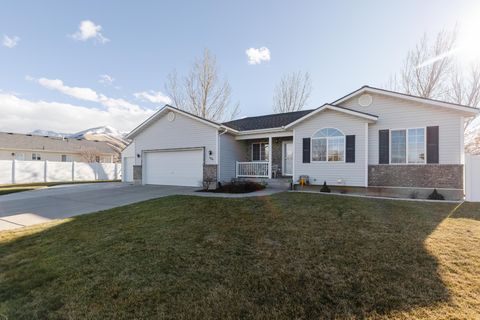 Photo of 1076 E HYRUM BLVD, Hyrum, UT 84319 (MLS # 2129438)