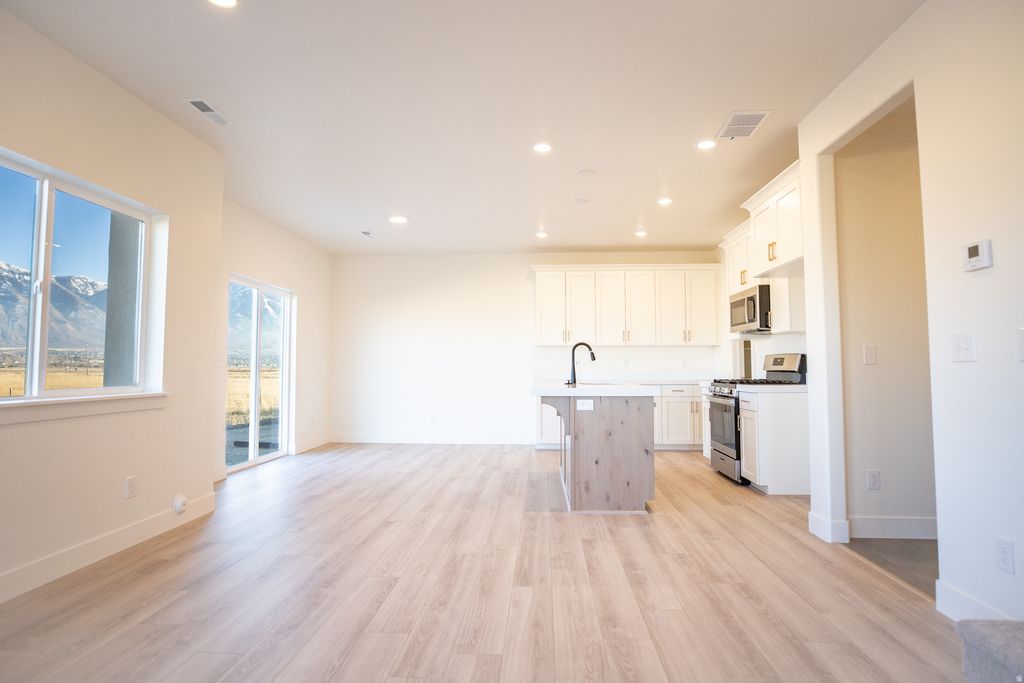 Photo of 1152 N 1020 W, Salem, UT 84653 (MLS # 2133535)