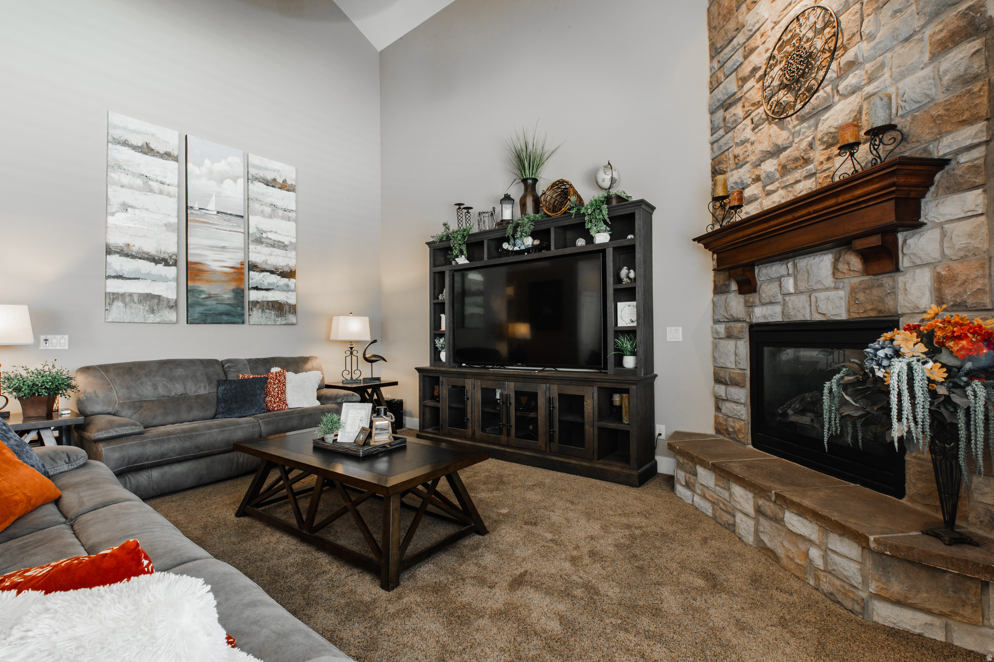 LINCOLN ESTATES # 5 - Residential