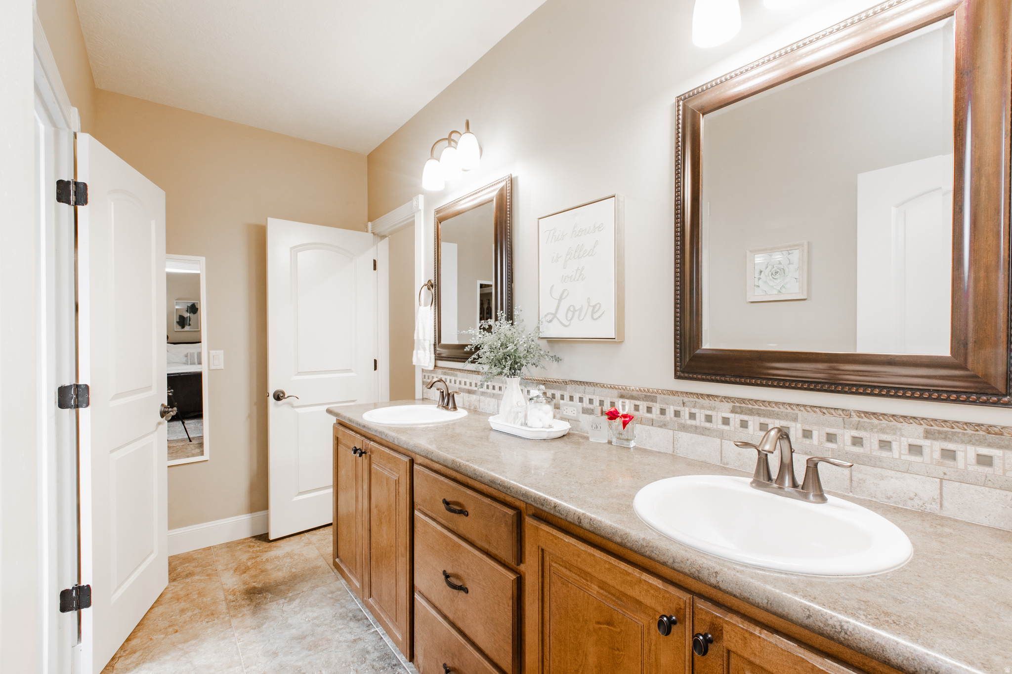 LINCOLN ESTATES # 5 - Residential