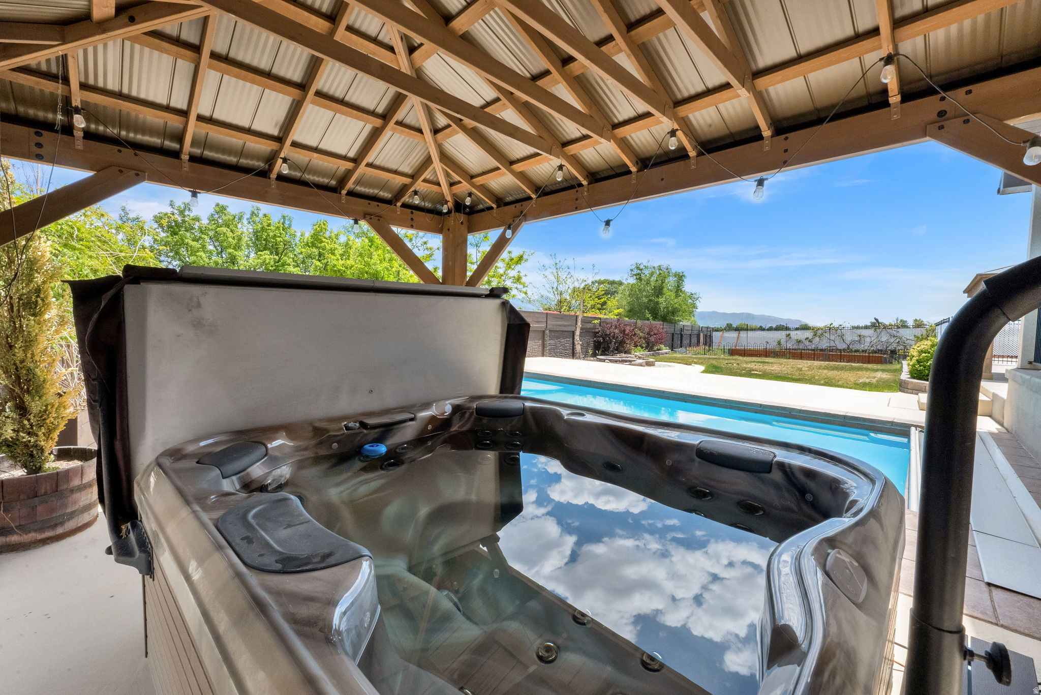LINCOLN ESTATES # 5 - Residential