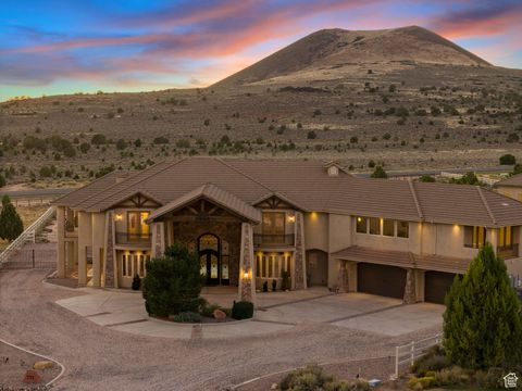 Photo of 533 W CANYON TRL, Dammeron Valley, UT 84783 (MLS # 2117732)